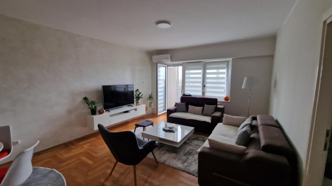 Lux Apartman Ava Kikinda Exterior foto